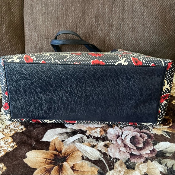 TORY BURCH Retro Batik Blake Floral Printed Tote Bag With An Attached Wristlet - Picture 11 of 15
